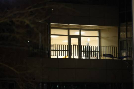 10일 오후 5시 50분께 대전 서구 한 초등학교에서 초등학교 1학년 학생이 흉기에 찔려 심정지 상태로 발견됐으나 숨졌다. 현장에서는 돌봄교사도 자상을 입었으나 의식이 있는 상태로 발견돼 병원으로 옮겨졌다. 연합뉴스