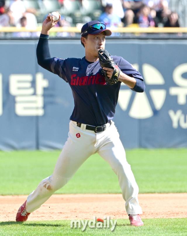 2024년 9월 1일 서울 잠실구장에서 '2024 신한 SOL Bank KBO리그, 롯데 자이언츠와 두산 베어스의 경기가 열렸다. 롯데 3루수 노진혁이 수비하고 있다./마이데일리