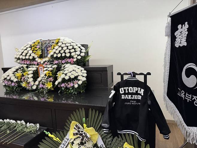 고&nbsp;김하늘양 빈소에 하늘양이 평소 좋아하던 야구점퍼가 걸려있다. 강은선 기자