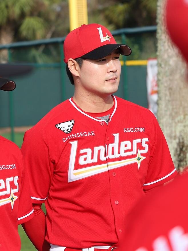 ▲ 데뷔 시즌이었던 2022년 가능성을 내비친 전영준은 1군에서 자리를 만들기 위해 절박한 각오로 뛴다 ⓒSSG랜더스