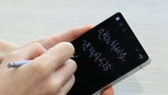 갤럭시 S25 울트라의 S펜과 메모장 화면 캡처. [홍중식 기자]