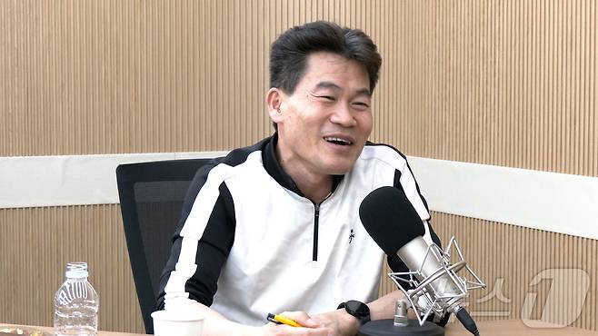 공무원 시험 한국사 '일타강사'인 전한길 씨가 12일 뉴스1TV '이슈 LIVE'에 출연하고 있다. 2025.2.12/뉴스1