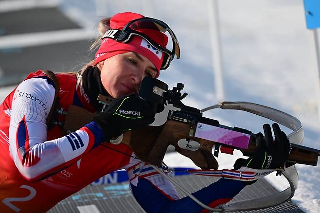 한국의 예카테리나 압바쿠모바가 11일 중국 동북부 야불리에서 열린 제9회 동계 아시안게임 바이애슬론 여자 7.5km 스프린트 경기에서 사격을 하고 있다./신화 연합뉴스