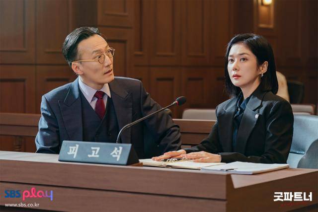 SBS 드라마 '굿파트너'의 이혼 전문 변호사 차은경(장나라). SBS 제공