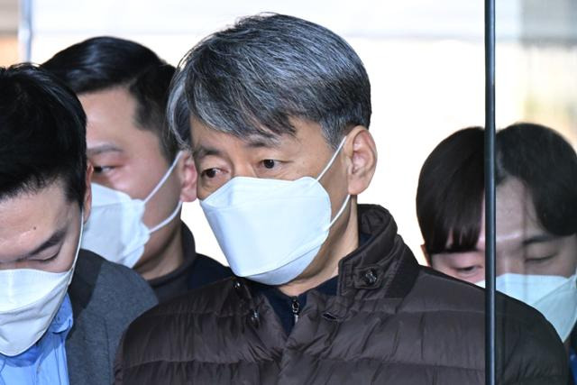 조지호 경찰청장이 2024년 12월 13일 서울중앙지법에서 열린 영장실질심사에 출석하고 있다. 박시몬 기자