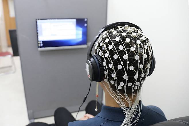 일산백병원 이승환 교수팀이 우울증 환자의 뇌파(EEG)를 분석해 뇌 신경망 기능을 측정함으로써 항우울제 반응성을 예측할 수 있는 뇌파 신호의 특징을 밝혀냈다./사진=일산백병원 제공