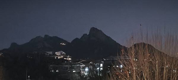 같은 장소에서 샤오미 14T로 야간 촬영한 모습. 정옥재 기자