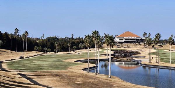 가고시마의 골프장 유노우라CC 18번홀. 온화한 날씨 덕분에 겨울 골프를 위해 찾는 이들이 많다.