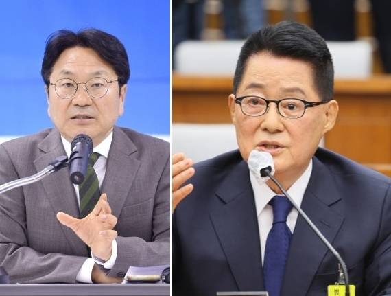 왼쪽부터 강기정 광주시장, 박지원 더불어민주당 의원. 광주광역시 제공, 연합뉴스