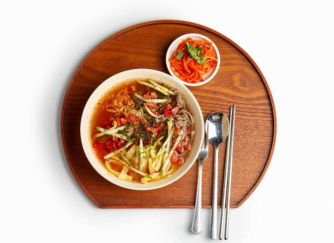 플로리다는 고려인 3세 아내와 한국인 남편이 운영하는 식당이다. 사진은 플로리다 고려인 국수. /사진=다이어리알