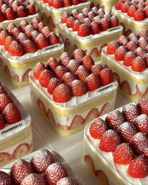 서울 스트로베리32 딸기케이크. 스트로베리32 인스타그램 @strbr32