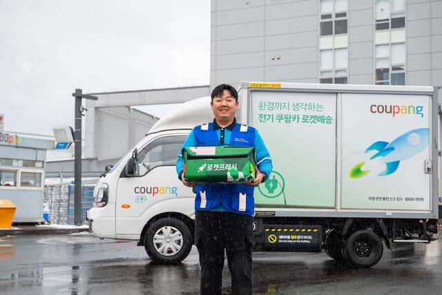 쿠팡이 제주지역에 신선식품 새벽배송 서비스를 개시했다고 12일 밝혔다. 이제 제주 주민들도 자기 전 신선식품을 주문하고 다음날 아침 받을 수 있게 됐다. 쿠팡