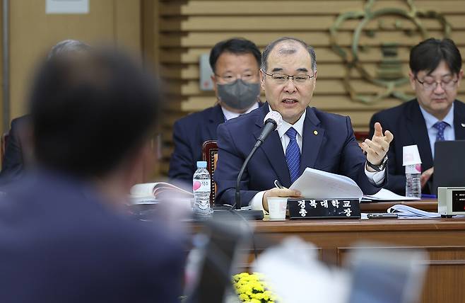 2023년 10월17일 열린 국회 교육위원회 국정감사에서 홍원화 경북대 총장이 질의에 답변하고 있다. ⓒ연합뉴스