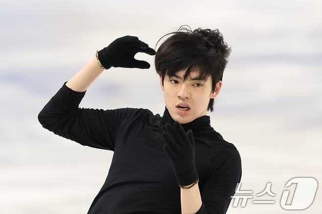 하얼빈 동계아시안게임에 출전하는 한국 피겨 차준환이 10일(현지시간) 중국 헤이룽장성 하얼빈 빙상훈련센터 다목적홀에서 훈련하고 있다. 2025.2.10/뉴스1 ⓒ News1 이승배 기자