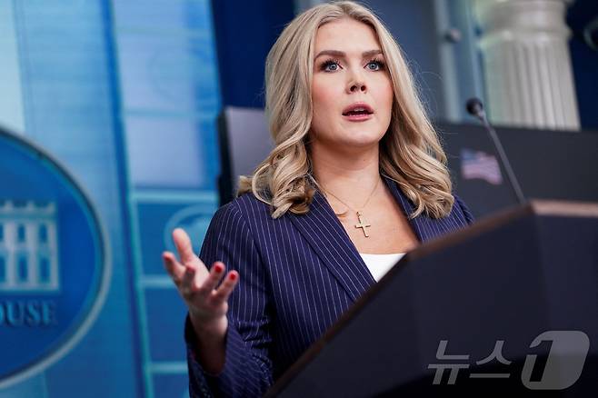 12일(현지시간) 캐롤라인 레빗 백악관 대변인이 백악관에서 정례 기자회견을 하고 있다. 2025.02.12 ⓒ 로이터=뉴스1 ⓒ News1 김지완 기자