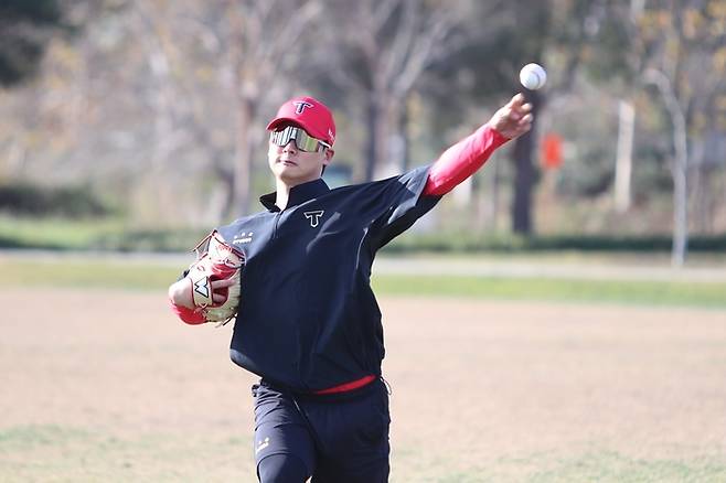 KIA 곽도규가 미국 어바인 스프링캠프에서 캐치볼을 하고 있다. 사진 | KIA 타이거즈