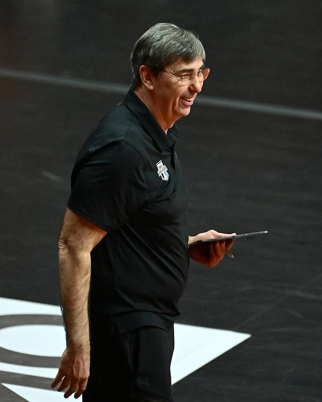 필립 감독. 사진 | 한국배구연맹