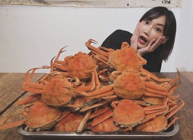 구독자 524만 명의 일본 인기 유튜버 키노시타 유카(40)가 ‘대식’ 먹방 은퇴를 선언했다./사진=키노시타 유카 인스타그램 캡처