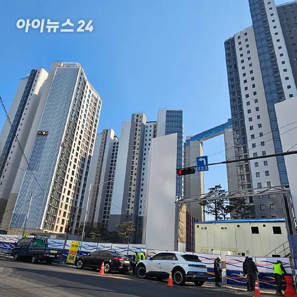 '메이플자이(신반포4지구 재건축)' 공사 현장 2025.02.11 [사진=이효정 기자 ]