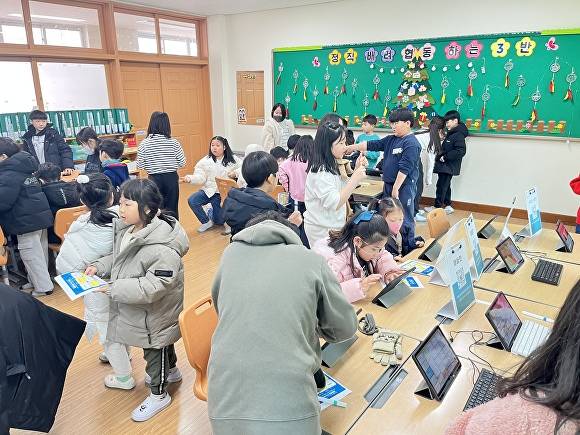 광양백운초 학생들이 주체가 되는 디지털 성과 수업을 하고 있다. [사진=전라남도교육청]