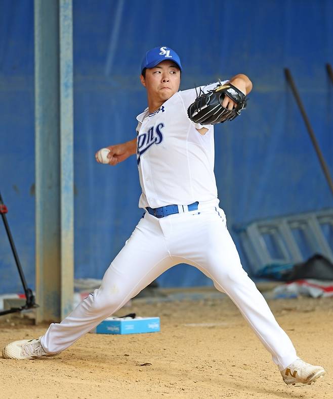 일본 오키나와에서 피칭하는 삼성 김윤수. 삼성 라이온즈 제공