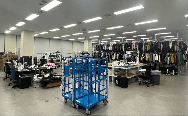 브랜더진 사무실 한편에 있는 물류 창고. [브랜더진 제공]