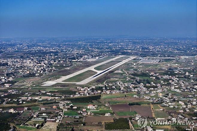 시리아 내 러시아군 기지 지난달 29일(현지시간) 시리아 흐메이밈에 있는 러시아 공군기지 모습. [AFP 연합뉴스 자료사진. 재판매 및 DB 금지]