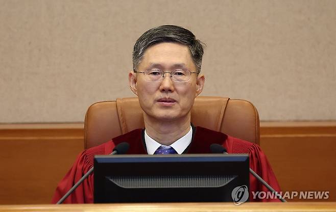 윤 대통령 8차 변론 참석한 문형배 헌재소장 권한대행 (서울=연합뉴스) 김인철 기자 = 문형배 헌법재판소장 권한대행이 13일 서울 종로구 헌법재판소 대심판정에서 열린 '윤석열 대통령 탄핵심판 8차 변론'에 입장해 자리하고 있다. 2025.2.13 yatoya@yna.co.kr