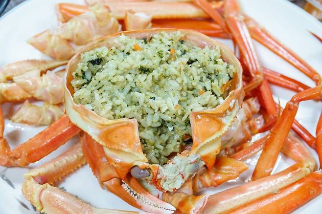 울진대게 볶음밥. 울진군 제공