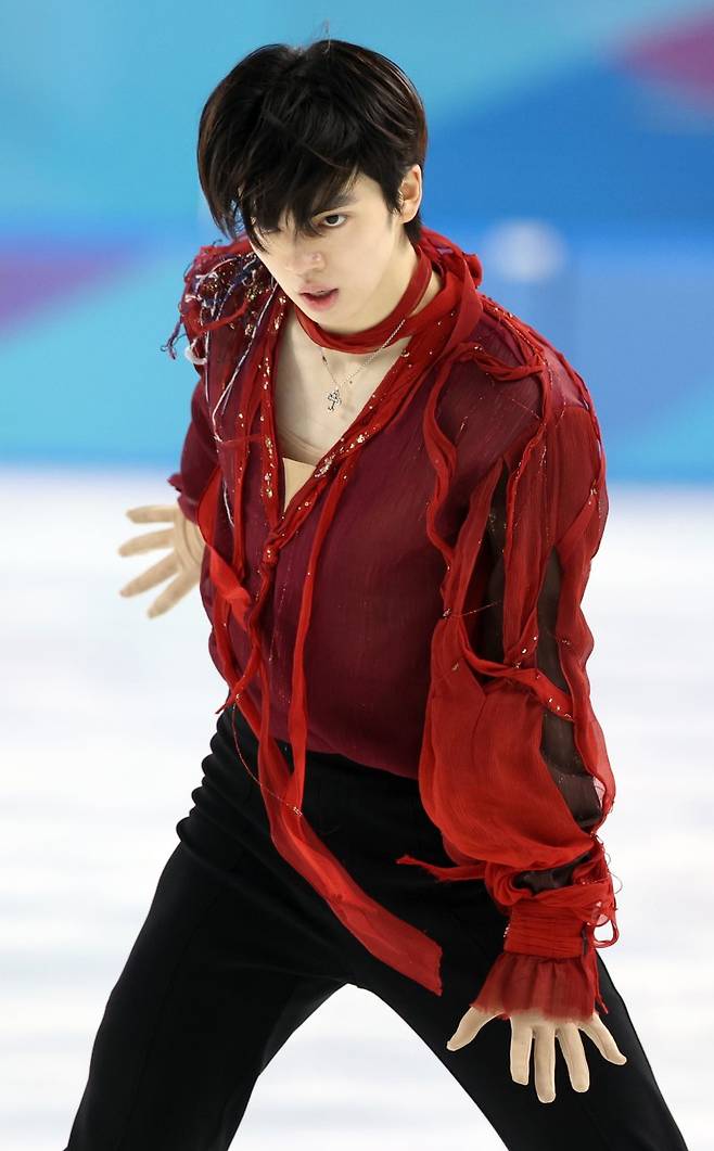 13일(현지 시간) 중국 하얼빈 헤이룽장 빙상훈련센터에서 열린 2025 하얼빈 동계 아시안게임 피겨스케이팅 남자 싱글 프리에 출전한 차준환이 연기를 선보이고 있다. 2025.02.13. /사진=뉴시스