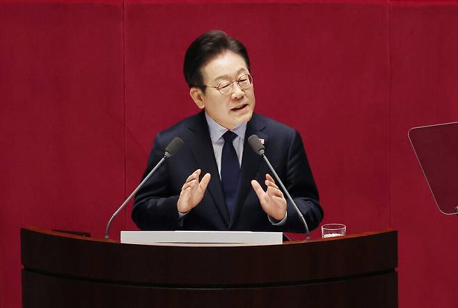 이재명 더불어민주당 대표가 2025년 2월10일 오전 국회 본회의에서 교섭단체 대표 연설을 하고 있다. 한겨레 신소영 기자