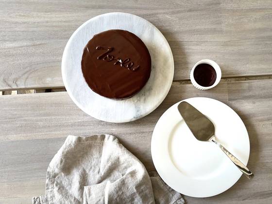 초콜릿의 묵직한 매력을 즐길 수 있는 자허 토르테. 사진 안미연
