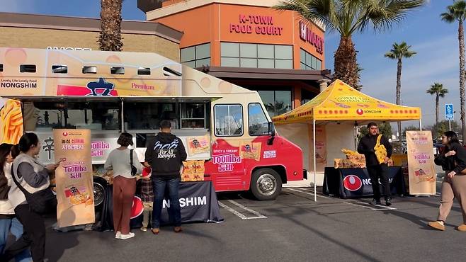 미국에서 진행된 신라면 툼바 푸드트럭 이벤트. / 사진=농심 제공