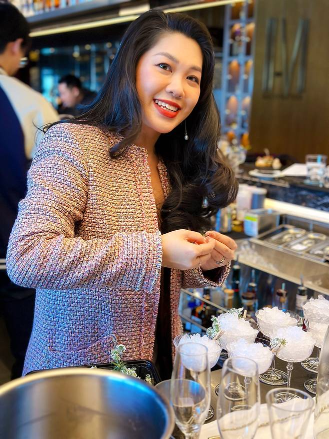 말레이시아 바 ‘쓰리 엑스 코(THREE X CO)’ 헤드 바텐더 아만다 완(Amanda Wan) / 사진=권효정 여행+ 기자