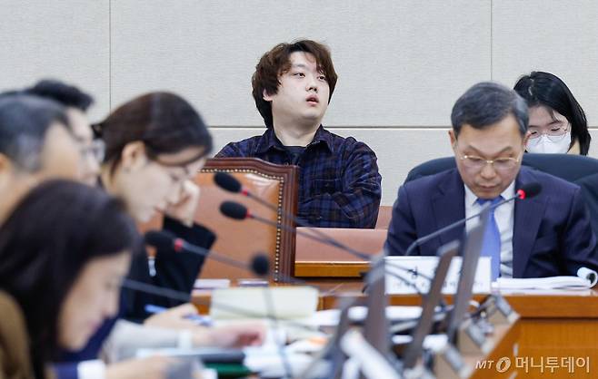 (서울=뉴스1) 안은나 기자 = 박단 대한전공의협의회 비상대책위원장이 14일 서울 여의도 국회 보건복지위원회에서 열린 의료인력 수급추계기구 법제화를 위한 공청회에 참석해 방청하고 있다. 2025.2.14/뉴스1  Copyright (C) 뉴스1. All rights reserved. 무단 전재 및 재배포,  AI학습 이용 금지. /사진=(서울=뉴스1) 안은나 기자