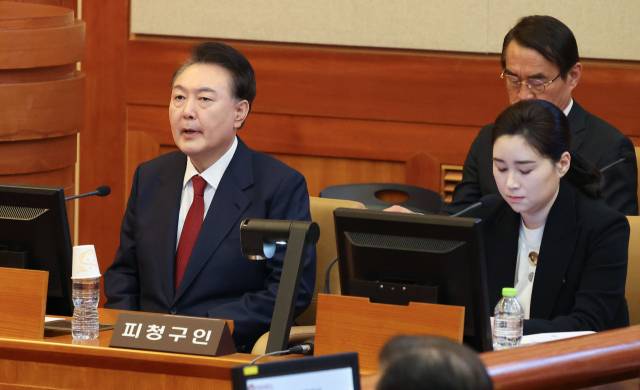 ▲윤석열 대통령이 13일 서울 종로구 헌법재판소 대심판정에서 열린 윤석열 대통령 탄핵심판 8차 변론기일에 출석해 있다. ⓒ연합뉴스
