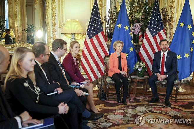 우르줄라 폰데어라이엔 EU집행위원장과 JD 밴스 미국 부통령 [AP 연합뉴스 자료사진]