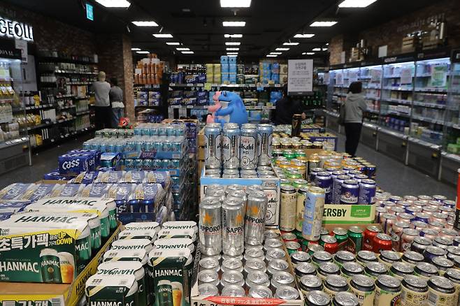 서울 용산구 이마트 용산점에 맥주 판매대 모습.(사진=연합뉴스)