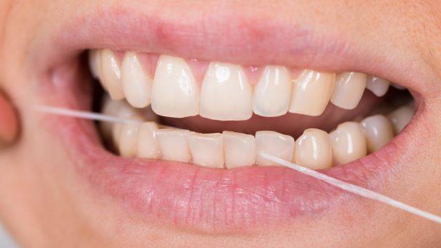 치실 사용은 구강건강뿐 아니라 뇌졸중 예방에도 효과적이다 | 출처: 클립아트코리아