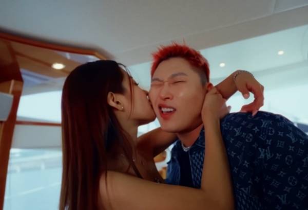 사진 출처=&nbsp;'FREAKY'(프리키) 뮤비.