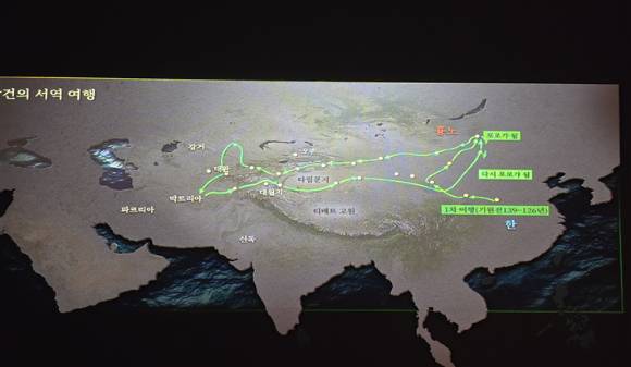 기원전 139년 장건의 이동 경로. 그는 13년 후 귀국해 흉노에 두 번 포로로 잡혔다. [사진=윤영선]