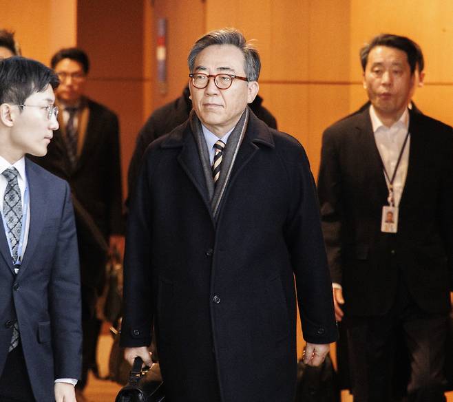 조태열 외교부 장관이 독일 뮌헨에서 열리는 뮌헨안보회의(MSC)에 참석하기 위해 14일 인천공항을 통해 출국하고 있다.  조 장관은 뮌헨에서 트럼프 2기 정부 출범 이후 처음으로 마코 루비오 미국 국무장관과 15일(현지시간) 한미 외교장관회담을 가질 예정이다. [연합]