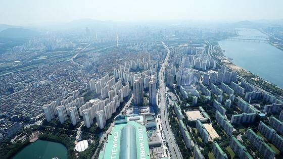 서울 송파구 잠실동과 강남구 일대 아파트 단지 모습. 뉴스1 자료사진
