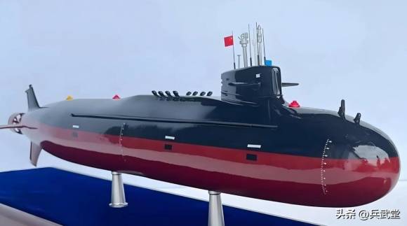 2024년 공개된 18개의 수직발사관을 갖춘 093B형 핵 추진 잠수함 모형.  X(Defence_IDA)