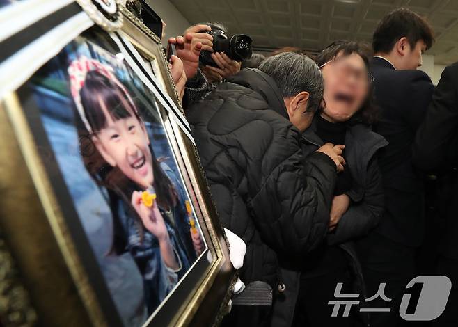 14일 오전 대전 서구 건양대병원 장례식장에서 김하늘양의 발인식이 엄수되고 있다. (공동취재) 2025.2.14/뉴스1 ⓒ News1 김기태 기자