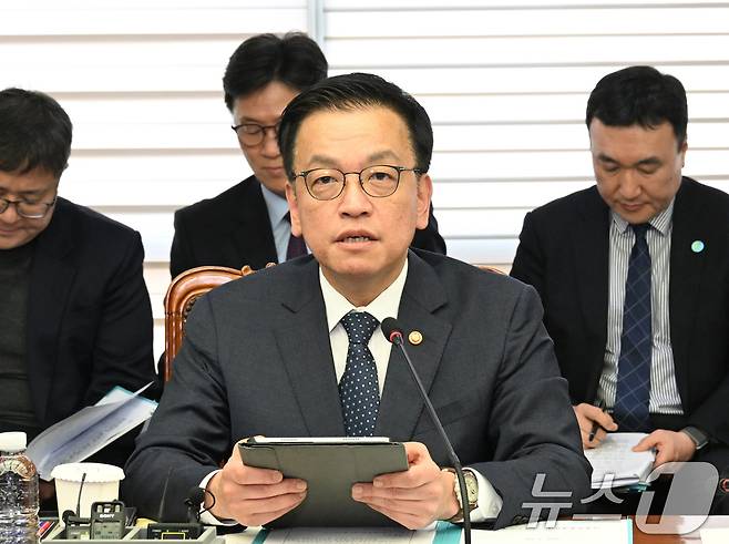 최상목 대통령 권한대행 부총리 겸 기획재정부 장관이 14일 오후 서울 마포구 경총회관에서 열린 민생경제점검회의에서 모두발언을 하고 있다. (기획재정부 제공. 재판매 및 DB 금지) 2025.2.14/뉴스1