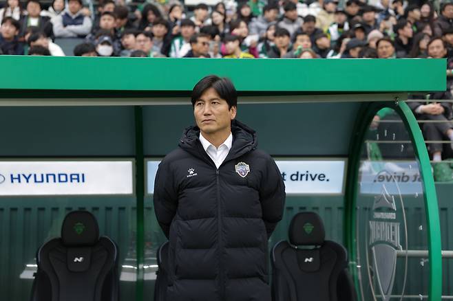 전주월드컵경기장/ K리그1/ 전북현대모터스 vs 김천상무프로축구단/ 김천 정정용 감독/ 사진 곽동혁