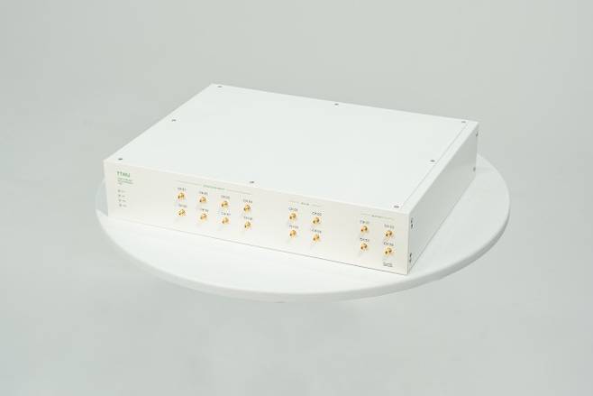 SDT 주력 제품인 TTMU(Time Tagging Measurement Unit). 광자의 시간통계를 측정해 광자가 적합한 양자 소스(source)인지 확인하는 장비로 양자컴퓨터에 필요한 대표적인 장비다. 입자 물리학, 광통신, 고급 센서 네트워크 등에서도 필수적으로 활용된다. SDT 제공