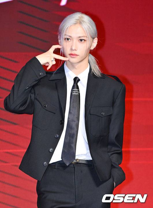 [OSEN=박준형 기자] 19일 오전 서울 여의도 콘래드 서울에서 스트레이키즈(Stray Kids) 새 미니앨범 ‘ATE(에이트)’ 발매 기념 기자간담회가 진행됐다.스트레이 키즈는 이날 새 미니 앨범 'ATE'(에이트)와 타이틀곡 'Chk Chk Boom'(칙칙붐)을 발매하고 컴백한다. 이번 타이틀 곡 'Chk Chk Boom'은 라틴 스타일의 힙합 리듬과 파워풀한 퍼포먼스가 돋보이는 곡으로, 자유롭고 자신감 넘치는 스트레이 키즈의 매력을 담았다. 스트레이키즈 필릭스가 포즈를 취하고 있다. 2024.07.19 / soul1014@osen.co.kr