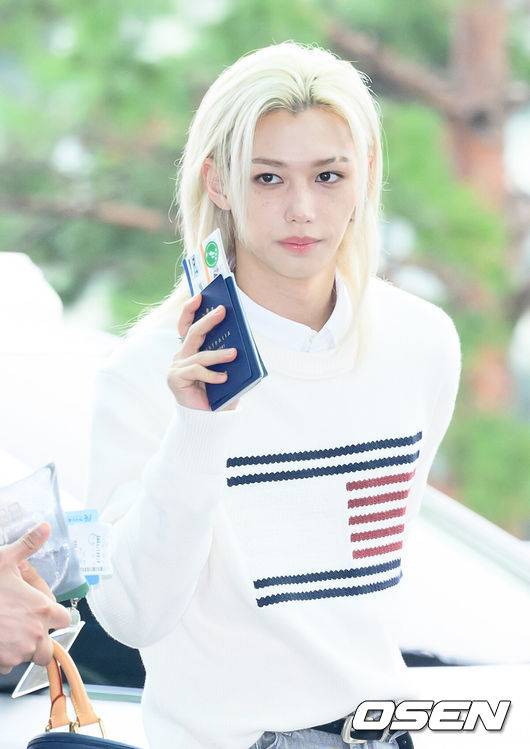 [OSEN=인천, 이대선 기자] 그룹 스트레이 키즈 리노와 필릭스가 7일 오전 패션쇼 일정차 인천공항을 통해 미국으로 출국했다. 스트레이 키즈는 내년 1월까지 아시아와 유럽, 북미 지역에서 월드투어를 앞두고 있다.필릭스가 출국장으로 향하고 있다. 2024.09.07 /sunday@osen.co.kr